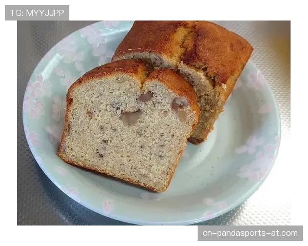 施洋家的冰箱里只放蛋白粉和冰水，连女朋友送的蛋糕都原封不动退回去