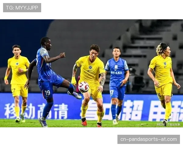 申花中场节奏失控问题凸显，防守压力持续加大